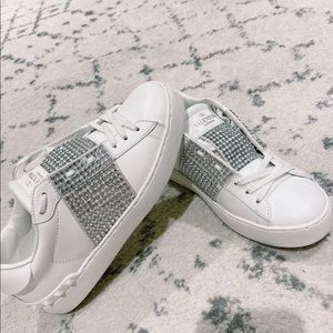 VALENTINTO Rockstud Crystal Embellished Low Top Sneakers